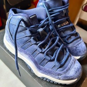 LITTLE KIDS JORDAN 11 “MIDNIGHT NAVY VELVET”